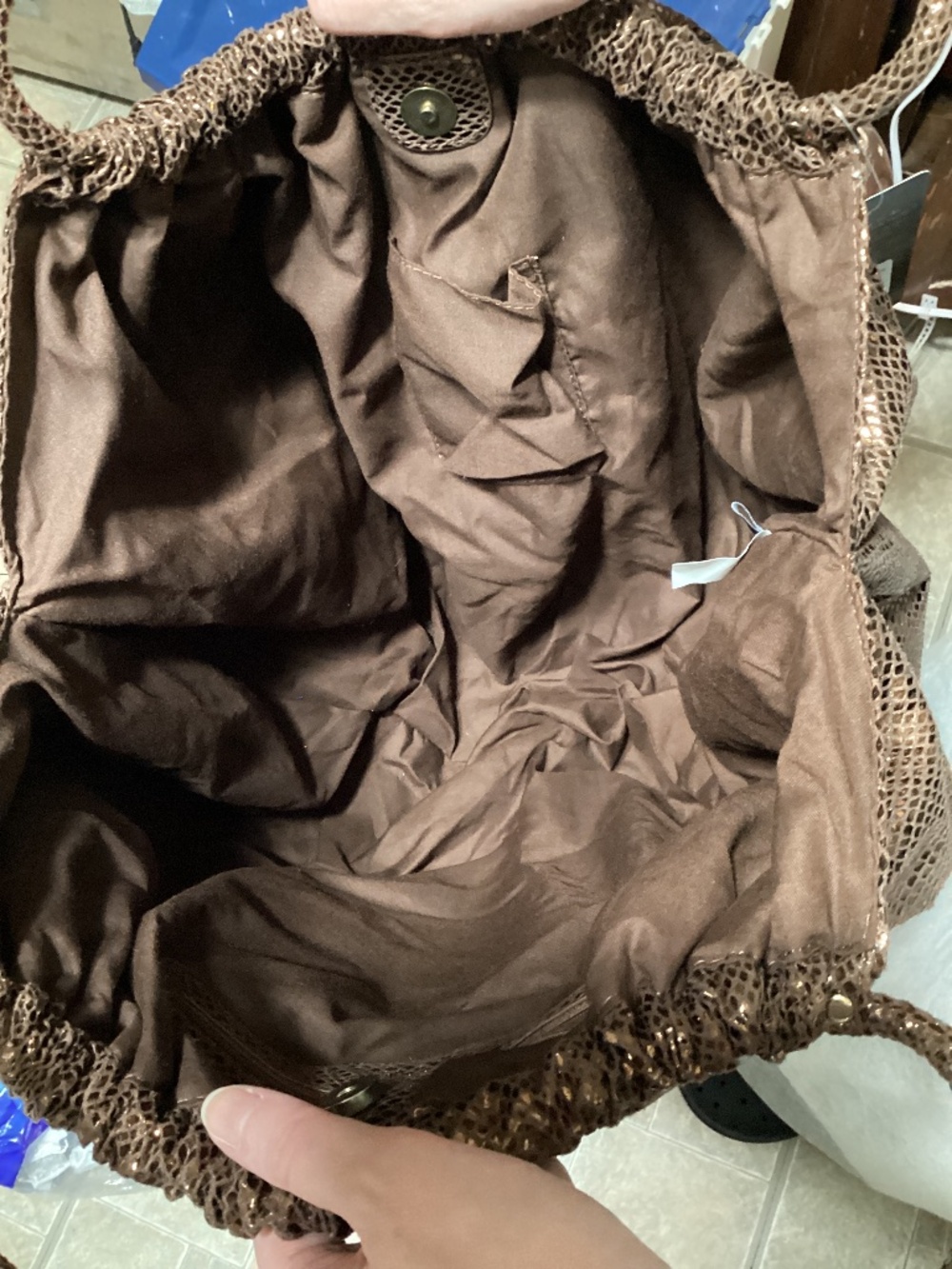 🌸NEW Daisy Fuentes Rouched Oversized purse bag🌸 BRONZE Metallic look - Picture 7 of 10